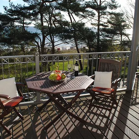 Panorama-meerblick In Der Atlantic Mit Strandkorb Am Apartment Binz